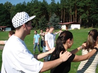 >Machet (Eisen-)Bahn!< [loosening-up exercise]<